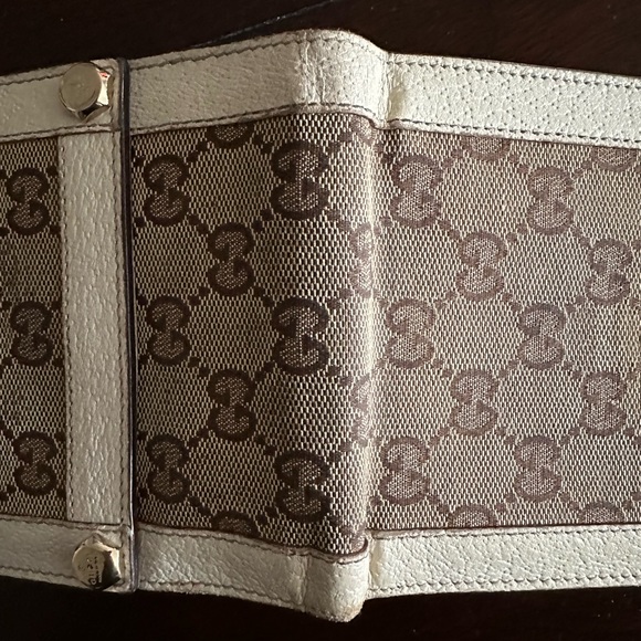 Gucci Bi-Fold Cream/Beige Monogram Wallet - Picture 11 of 13